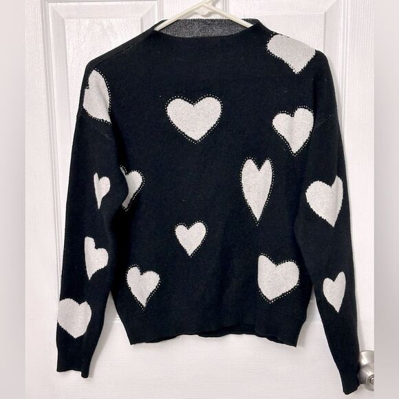 Ont Welfth Black White Heart Soft Stretch Pullover Sweater Medium - Picture 1 of 8